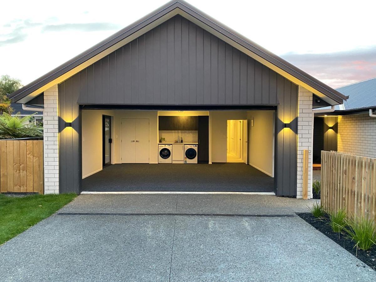 Luxury Villa, Central, Golf And Cafes - By Kosh Bnb Hamilton Exterior foto
