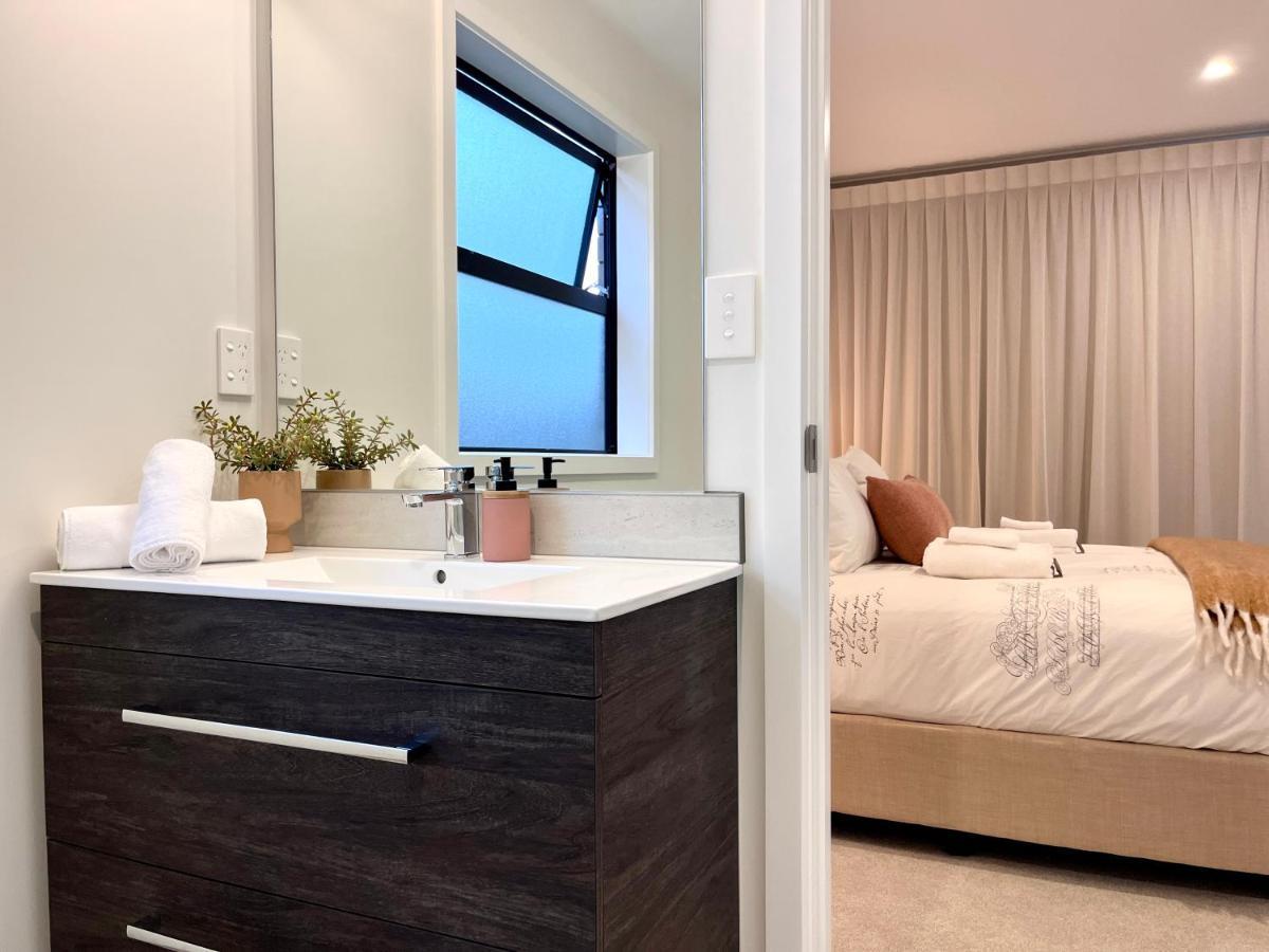 Luxury Villa, Central, Golf And Cafes - By Kosh Bnb Hamilton Exterior foto